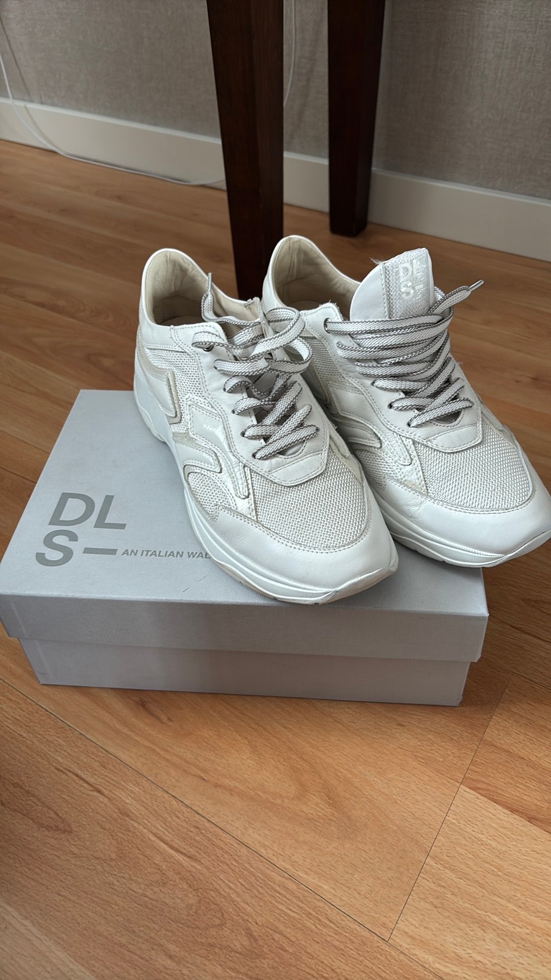 DL Sport witte sneaker maat 42, Ophalen of Verzenden, Zo goed als nieuw, Wit, Sneakers of Gympen