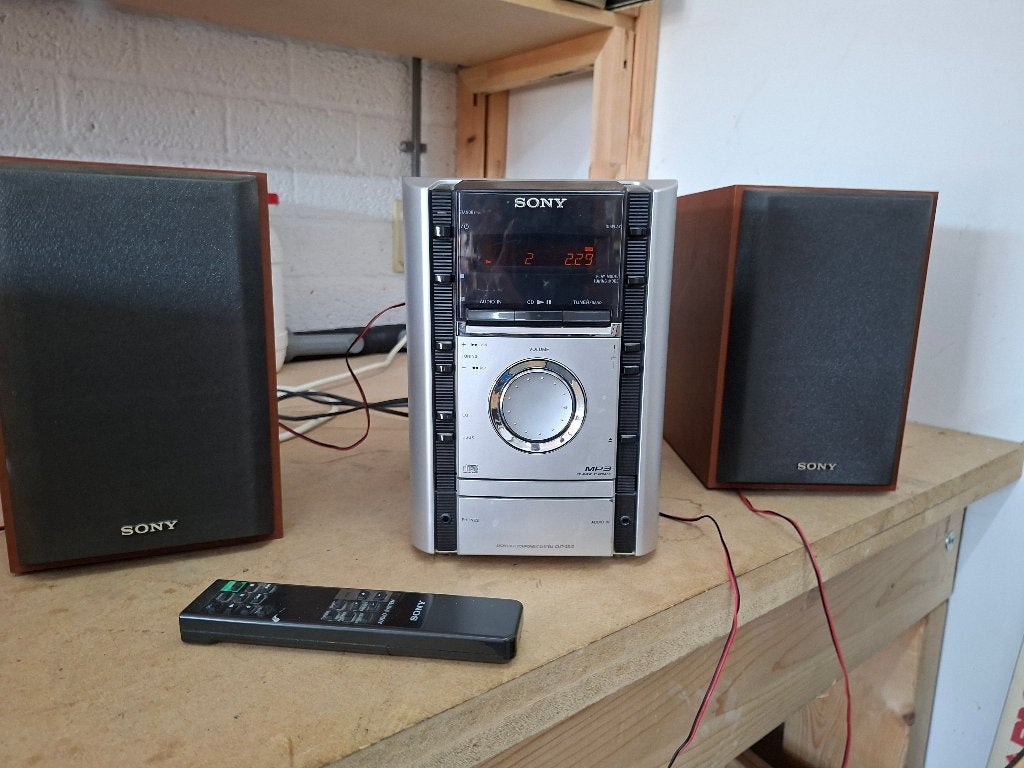 modern design sony stereo toren met boxen cd + radio mp3, Overige merken, Microset, Refurbished, Ophalen of Verzenden