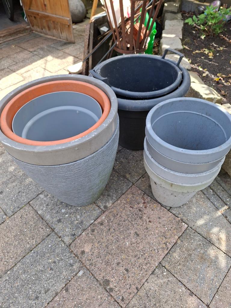 Gratis plastic bloembakken, Tuin en Terras, Bloempotten, Kunststof, Gebruikt, Rond, Ophalen of Verzenden