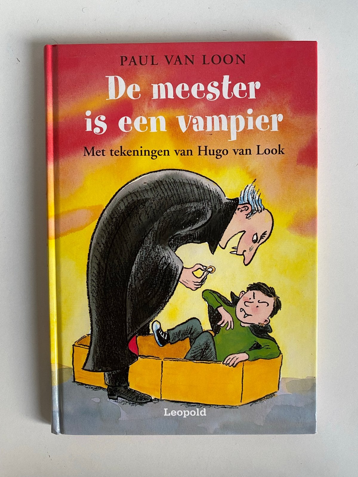 De meester is een vampier - Paul van Loon, Boeken, Ophalen, Zo goed als nieuw, Fictie algemeen