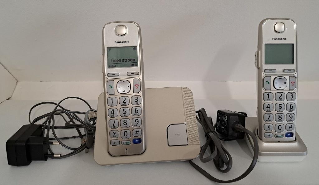 Panasonic huistelefoon voor senioren, Ophalen, Gebruikt, 2 handsets