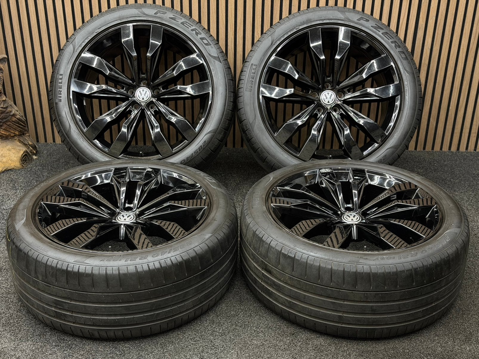 Originele 21 inch VW Touareg Suzuka 5x112 ET31 Pirelli ZOMER, Auto-onderdelen, Ophalen, 285 mm, ., Banden en Velgen