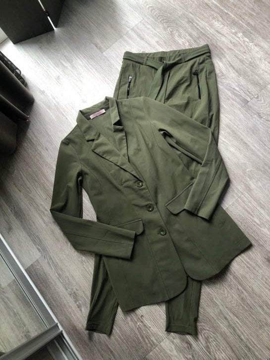 Studio Anneloes 2-delige set XS Army Green Nieuwstaat, Ophalen of Verzenden, Zo goed als nieuw, Jasje, Maat 34 (XS) of kleiner