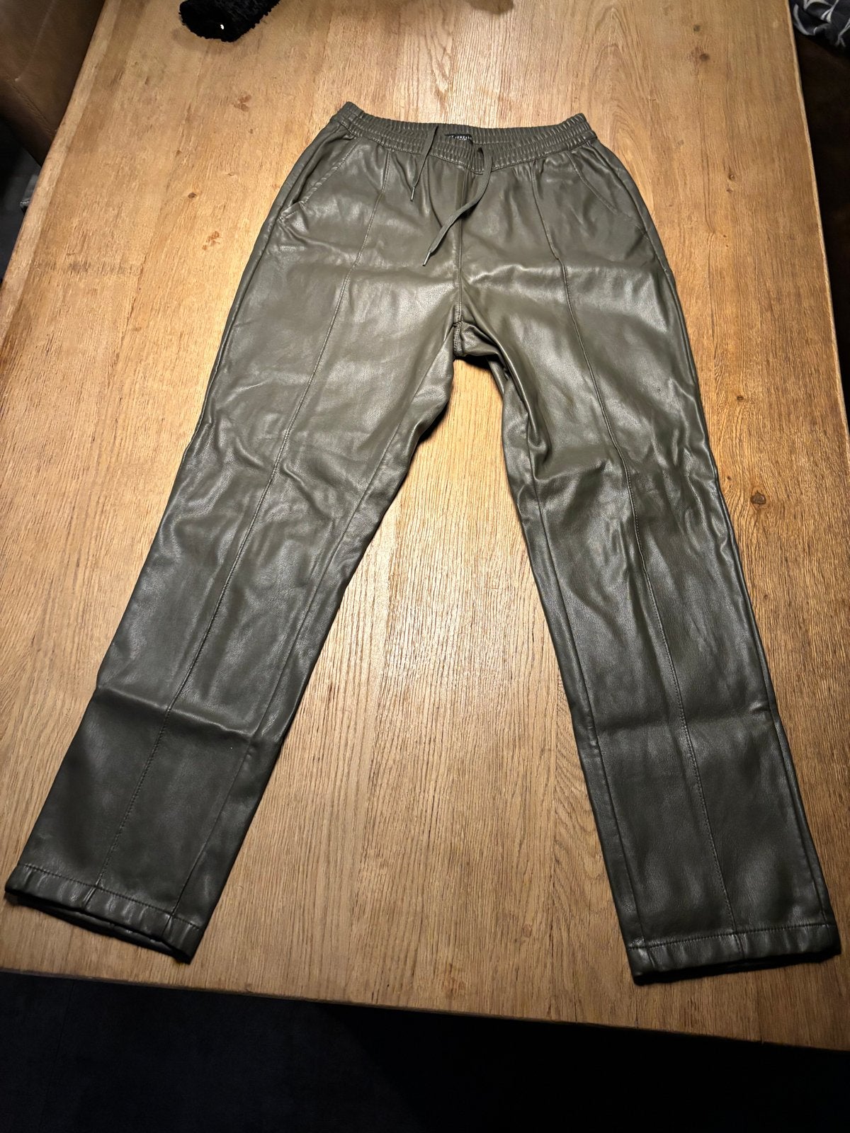 Groene lederlook broek My Jewellery - Maten M en XL, Ophalen of Verzenden, Zo goed als nieuw, Maat 38/40 (M), Groen