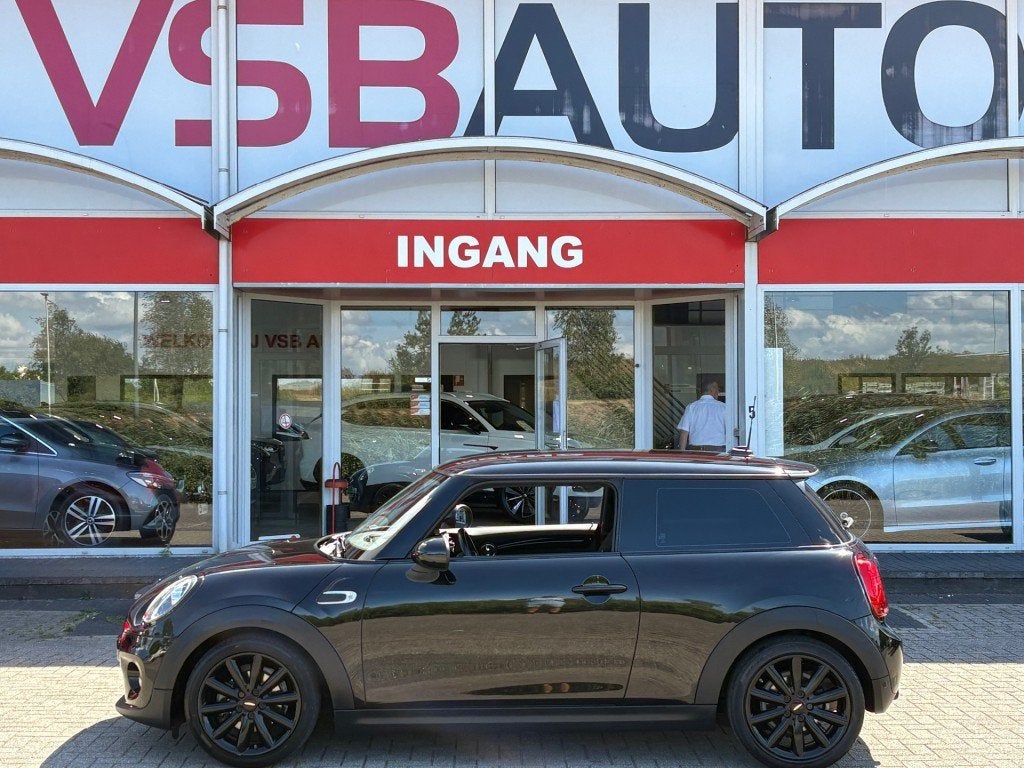 Mini COOPER 1.5 COOPER AUT. CHILI 136PK HALF-LEER NAVIGATIE, Auto's, Mini, Automaat, 136 pk, Gebruikt, Euro 6