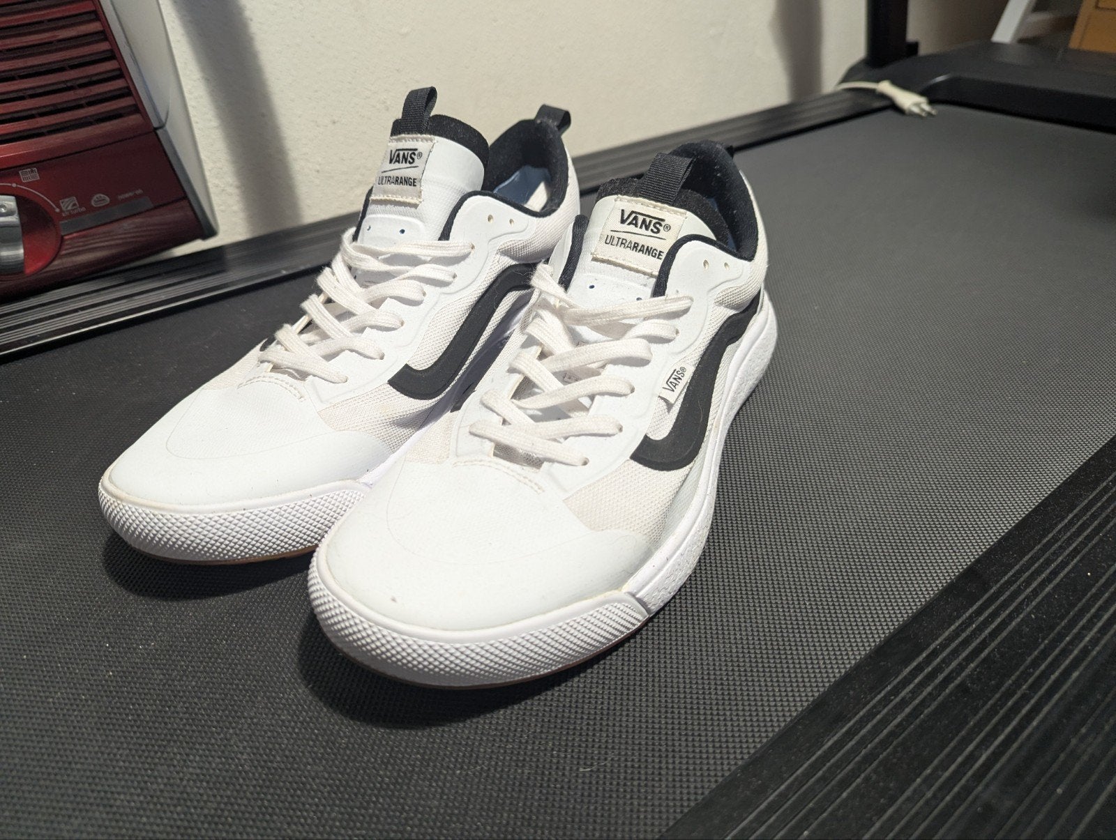 Vans Ultrarange Exo Sneakers - Zo goed als nieuw, Wit, Ophalen of Verzenden, Vans, Sneakers of Gympen