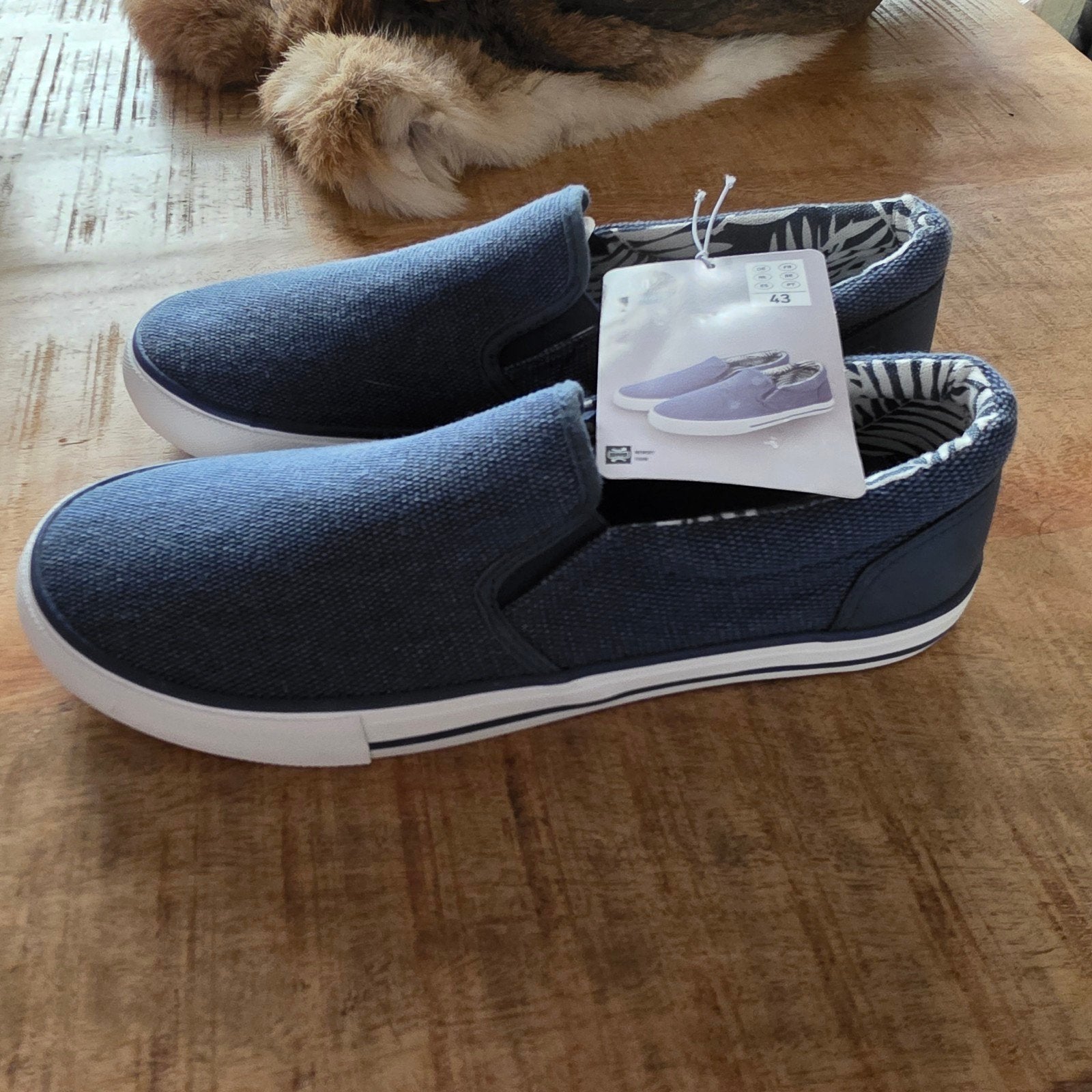 Nieuwe blauwe instappers - Maat 43 of 44, Ophalen of Verzenden, Nieuw, Blauw, Slippers