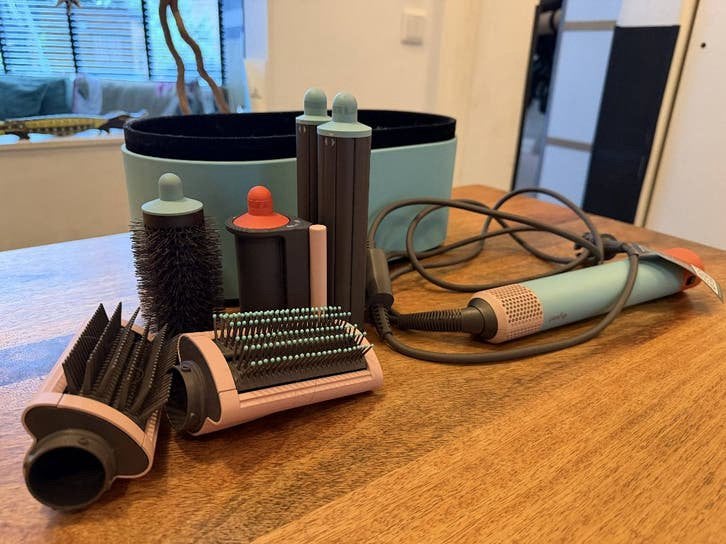 Foto 3 van Dyson Airwrap HS05 - zo goed als nieuw - met opbergbox