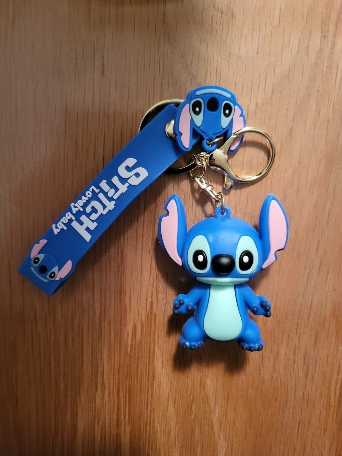 Stitch sleutelhanger met bandje - Disney Lilo & Stitch, Verzamelen, Sleutelhangers, Ophalen of Verzenden, Nieuw, Knuffel of Figuurtje