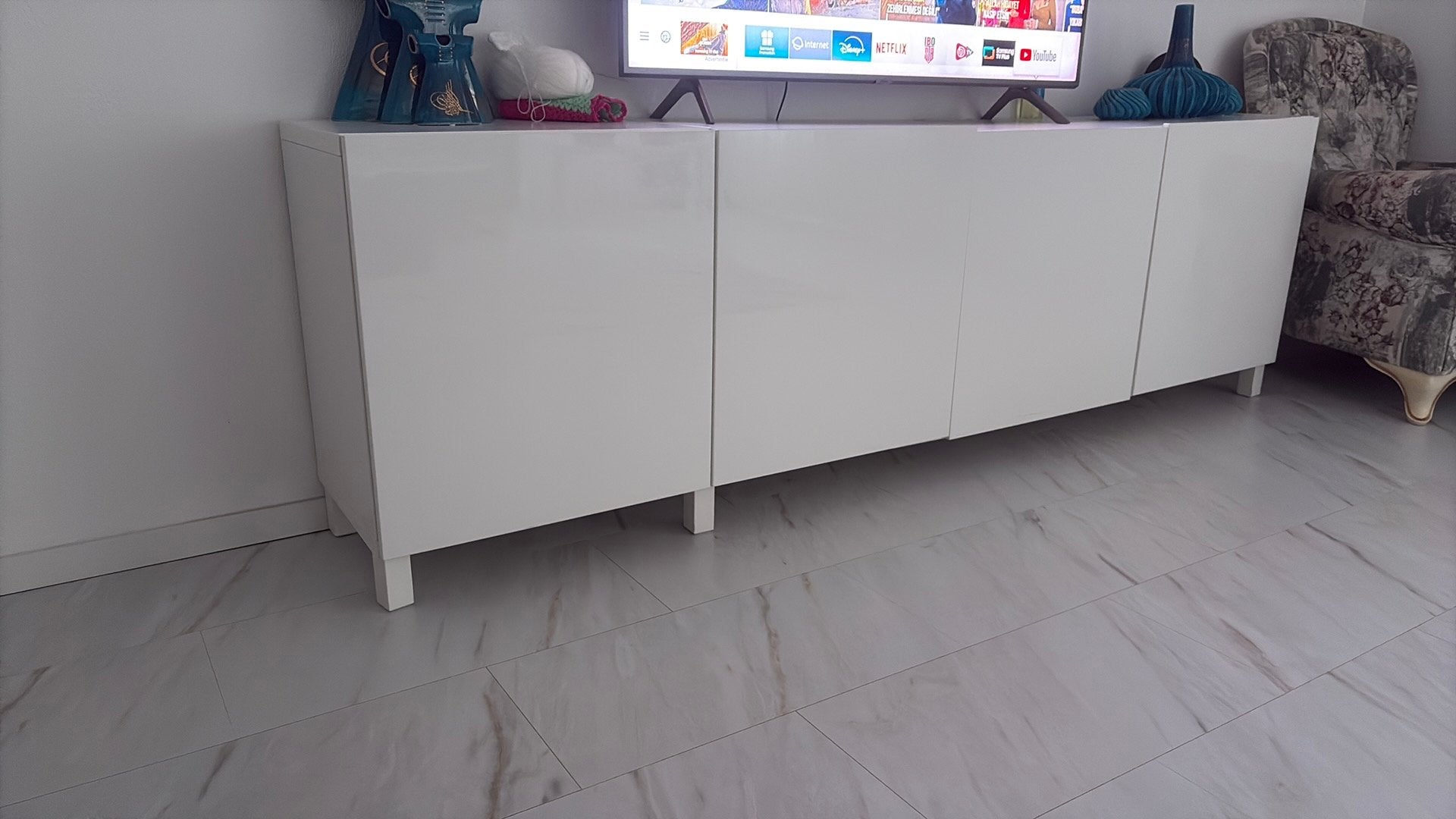 Tv last met 4 laatjes wit, Huis en Inrichting, Kasten | Dressoirs, Ophalen, Zo goed als nieuw, 25 tot 50 cm, 200 cm of meer