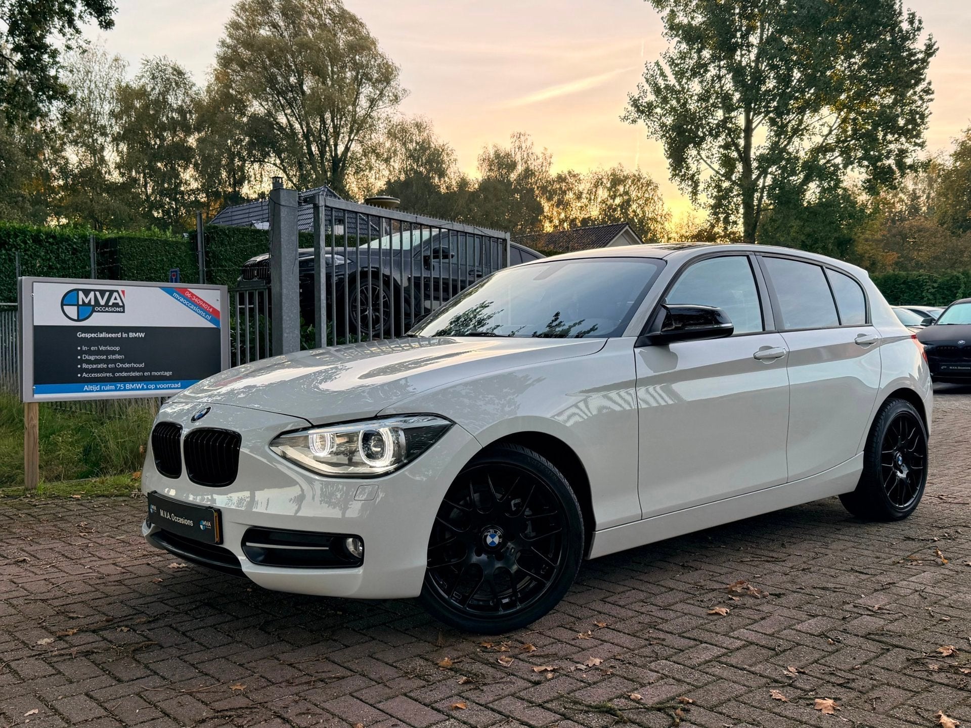 BMW 1-serie 116i Business+ Sport|Ketting vervangen|Navigatie, Auto's, 1-Serie, Euro 5, Gebruikt, Zwart