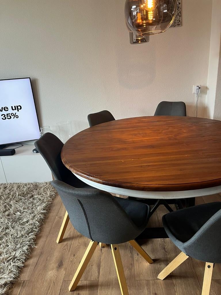 Prachtige ronde houten tafel - riviera maison - dia: 150cm, Gebruikt, Rond, Ophalen of Verzenden, Vijf personen of meer
