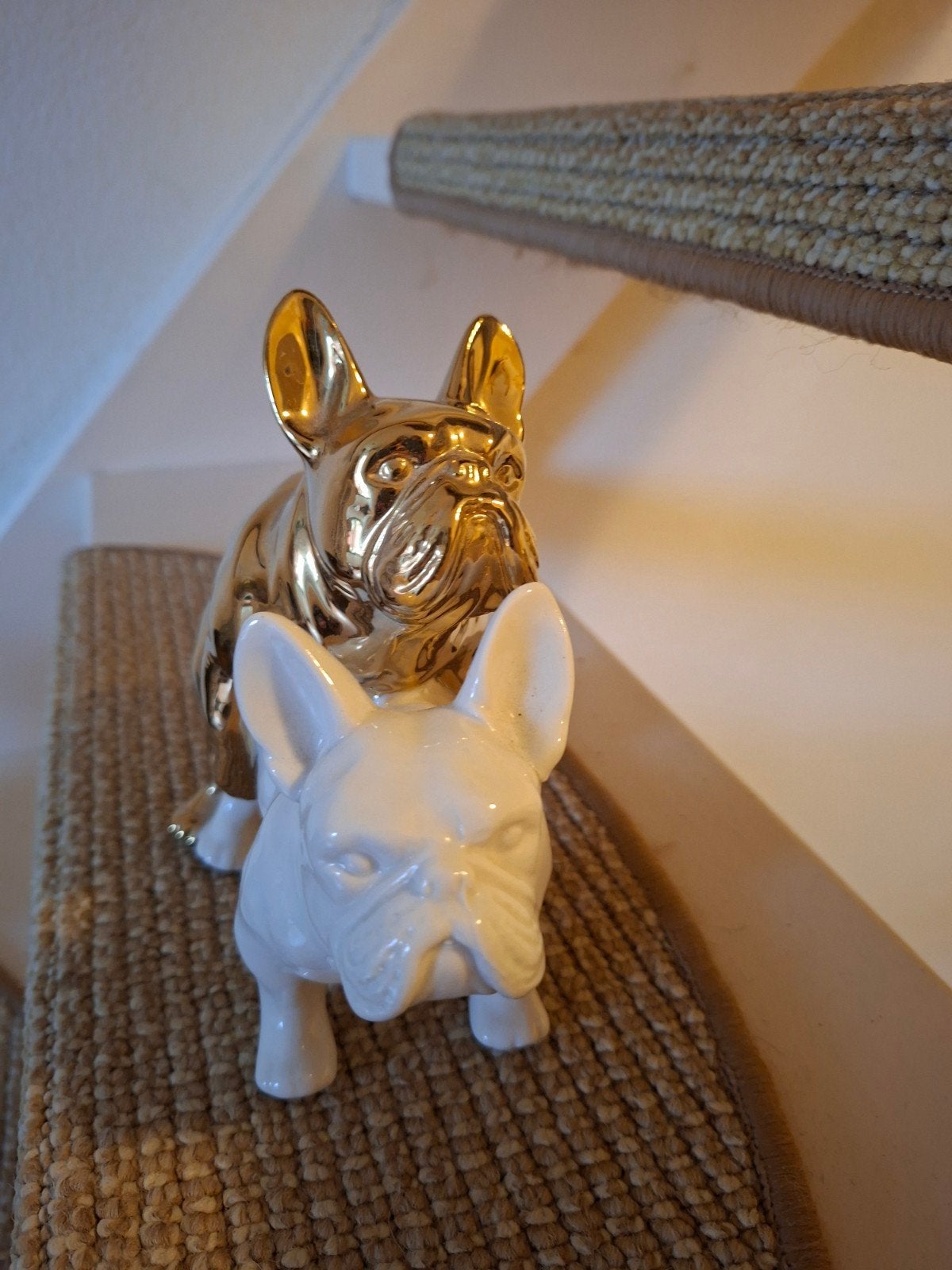 Decoratieve Franse Bulldogs - Goud en Wit, Ophalen of Verzenden, Zo goed als nieuw, Meerkleurig, Steen/keramiek