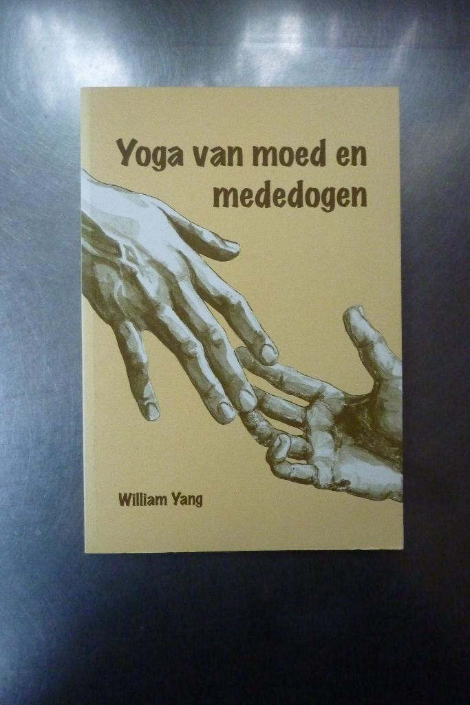 Yoga van moed en mededogen - William Yang, Boeken, Meditatie of Yoga, Ophalen of Verzenden, Zo goed als nieuw, Instructieboek
