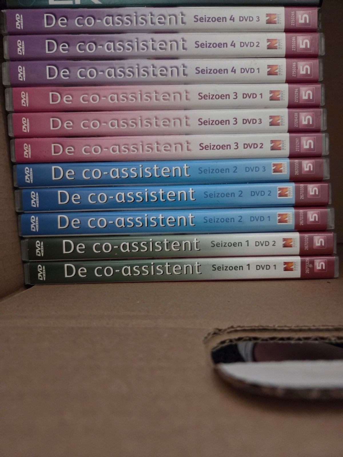 De Co-assistent complete serie (seizoen 1-4) op DVD, Ophalen of Verzenden, Zo goed als nieuw