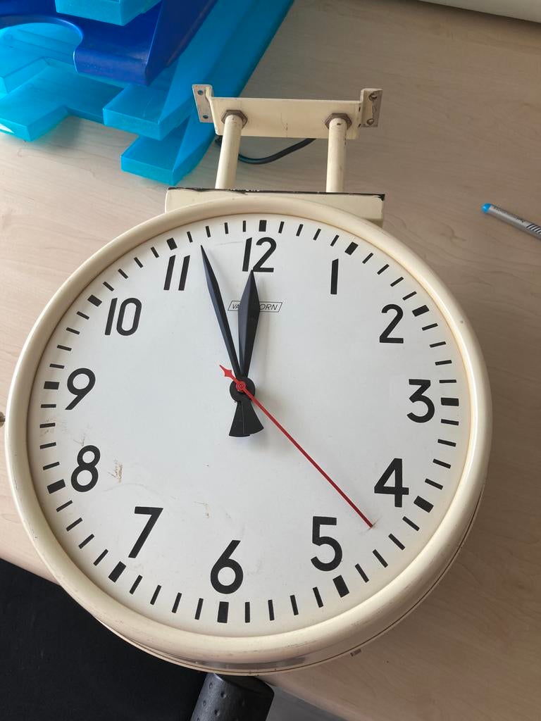 Dubbelzijdige schoolklok, Huis en Inrichting, Ophalen, Gebruikt
