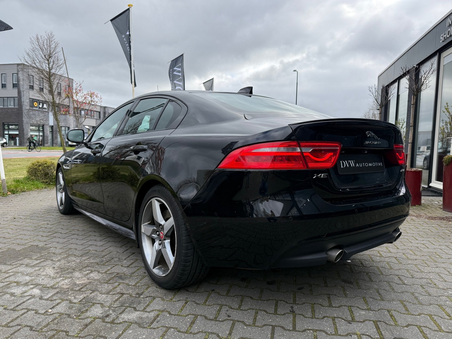 Jaguar XE 2.0 R-Sport, Auto's, Automaat, Achterwielaandrijving, Leder en Stof, Zwart