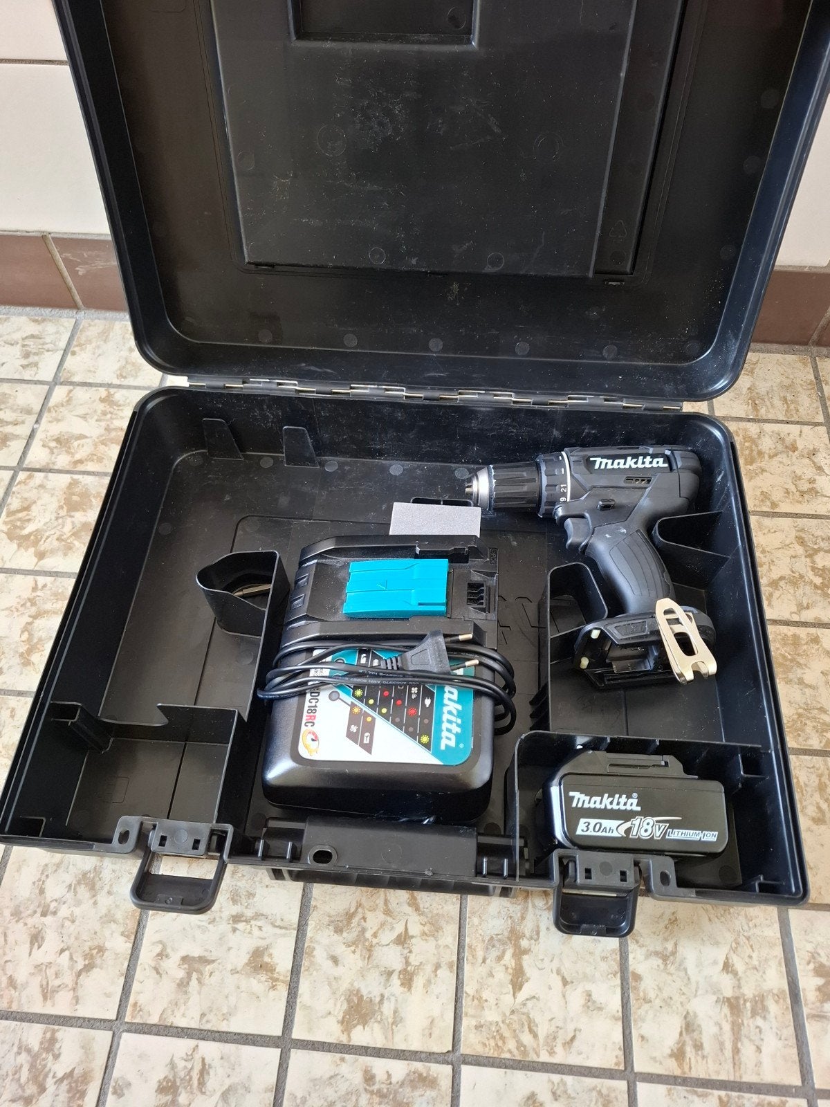 makita accu boormachine 18v, Ophalen of Verzenden, Gebruikt, Boormachine