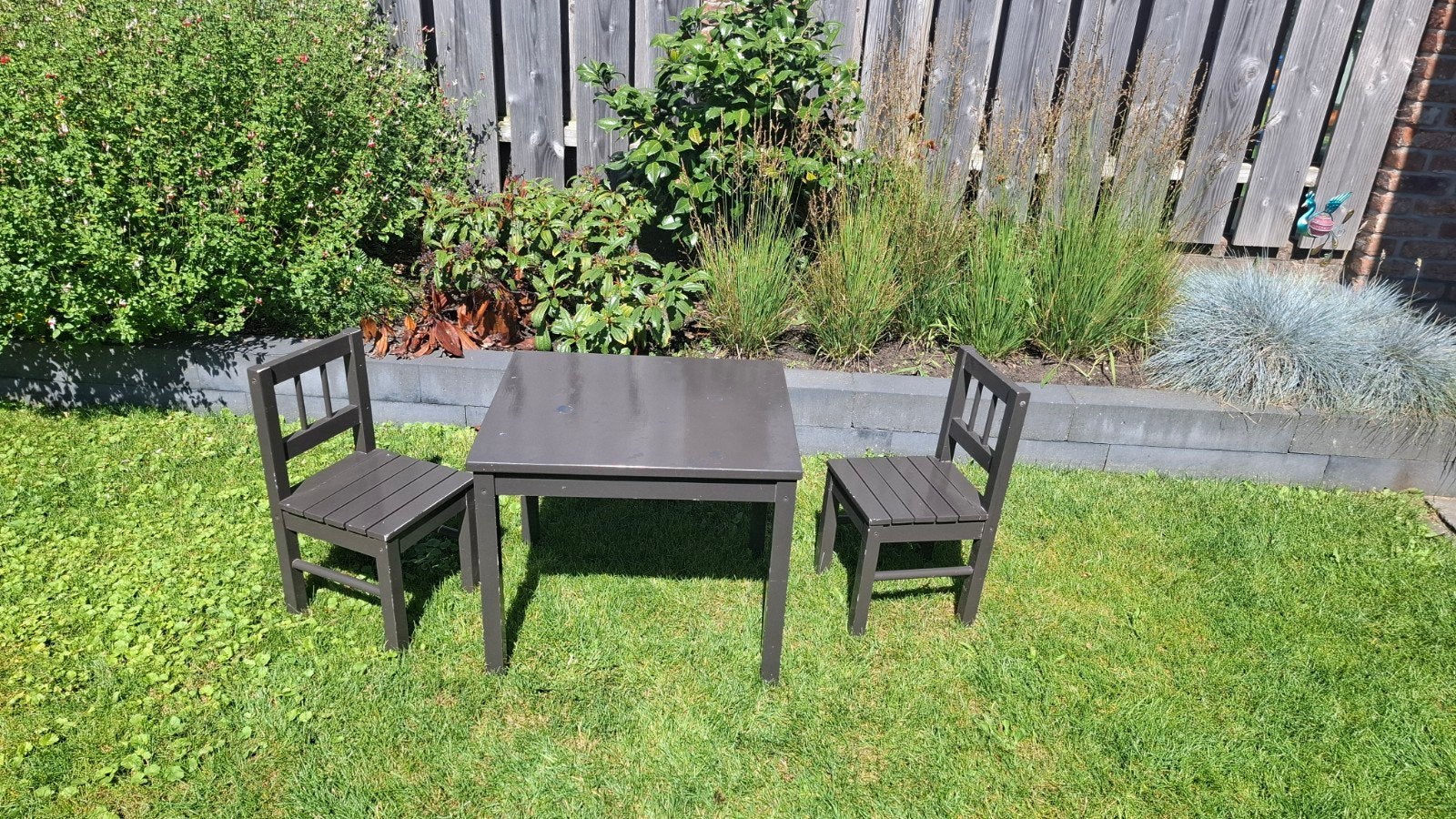 houten kindertafel met 2 stevige houten stoeltjes, Ophalen, Gebruikt, Tafel(s) en Stoel(en)