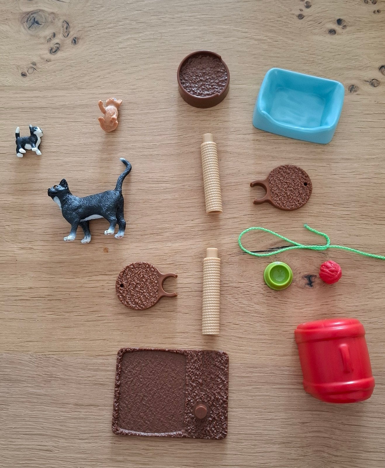 Schleich Farm World Kattenkrabpaal met katten en accessoires, Ophalen of Verzenden, Zo goed als nieuw, Jongen of Meisje