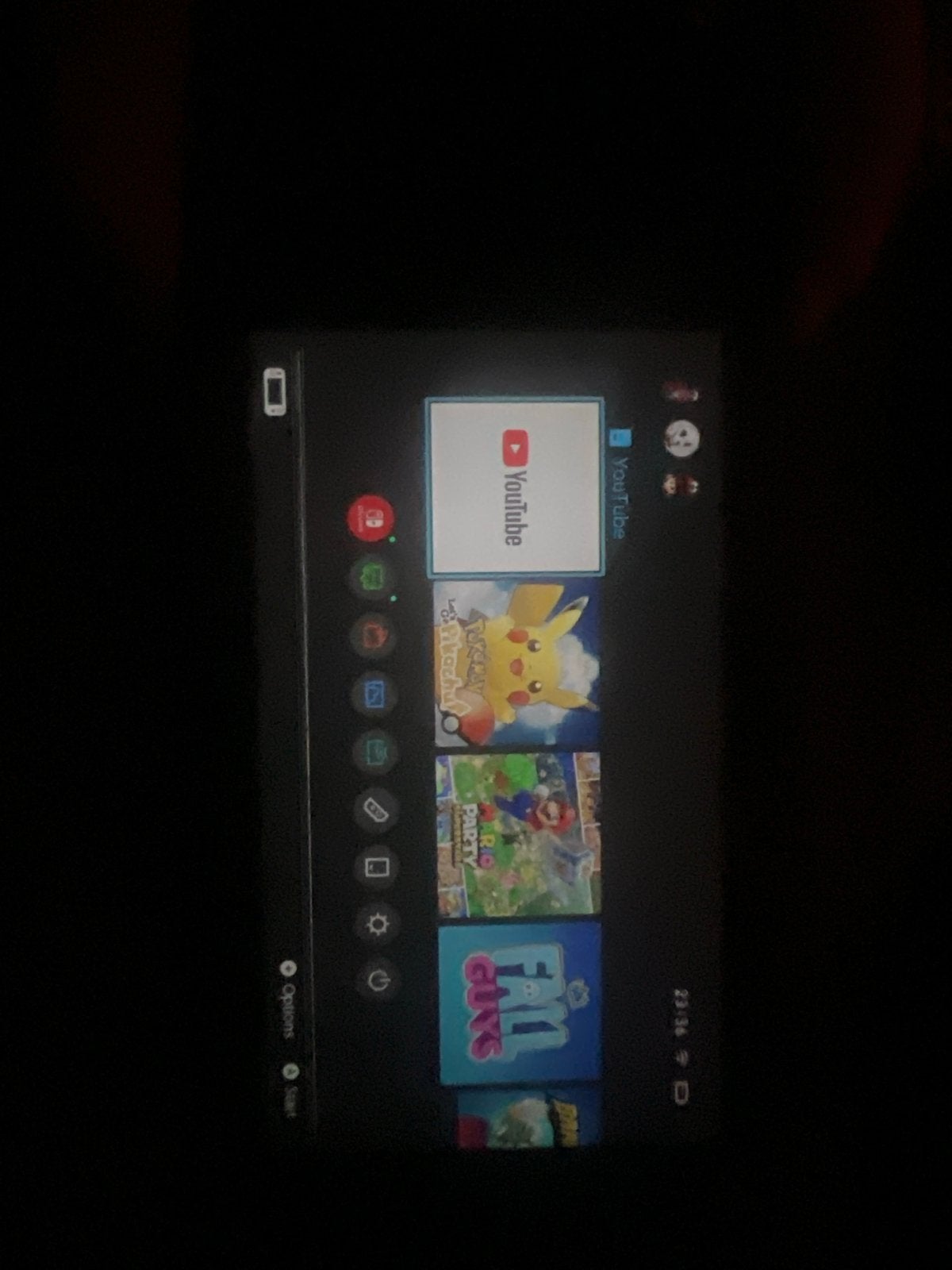 Foto 3 van Nintendo Switch met Mario Party, hoes en screenprotector