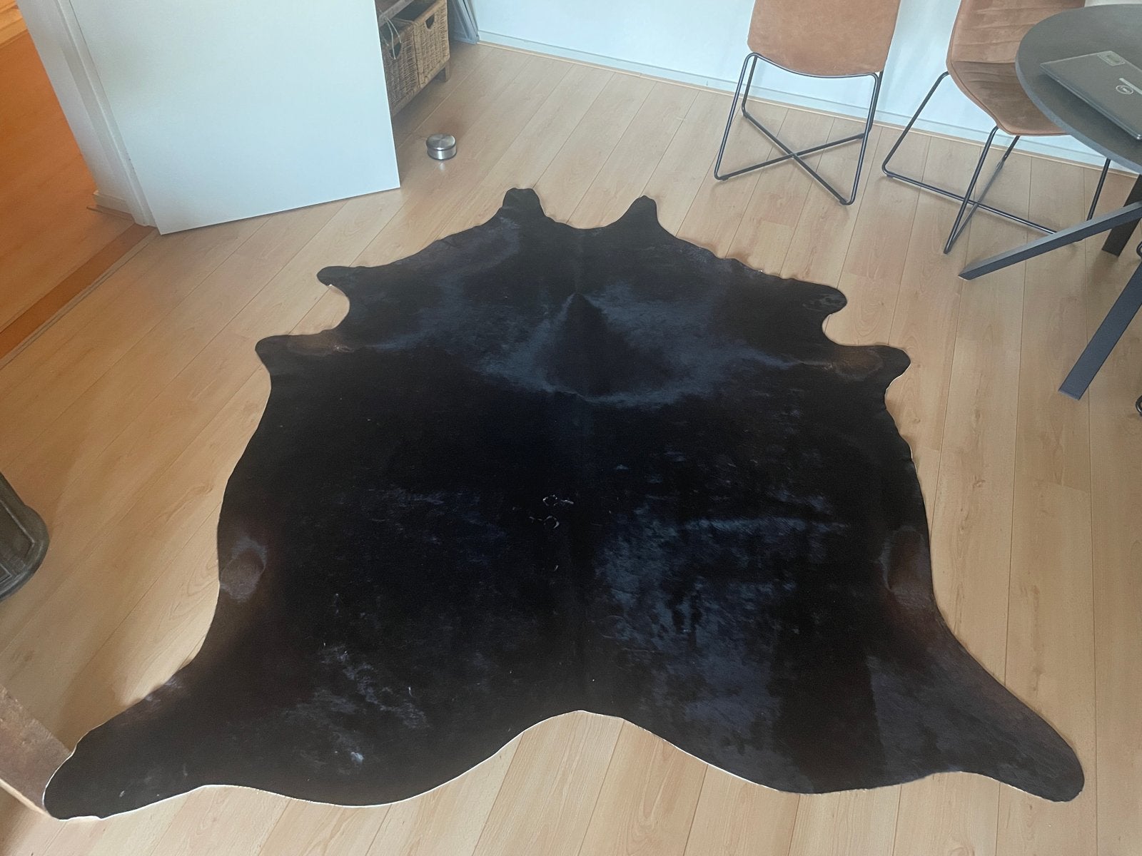 Ikea, Zwart koeienhuid vloerkleed, zo goed als nieuw, 100 tot 150 cm, Zwart, Ophalen of Verzenden, Zo goed als nieuw