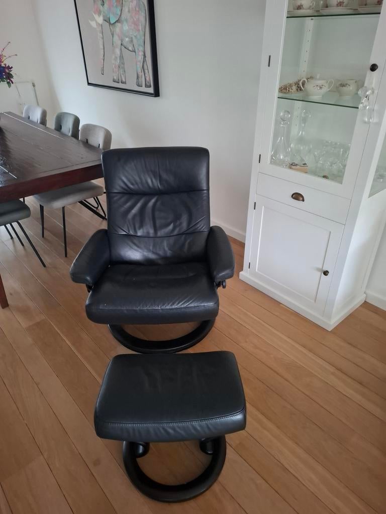 Leren fauteuil met voetenbank !!, Ophalen, Zo goed als nieuw, 75 tot 100 cm, 50 tot 75 cm