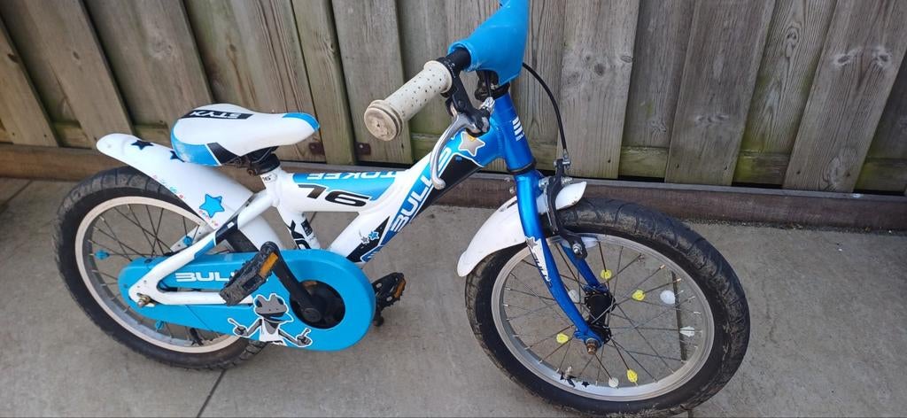 Bulls Tokee 16 kinderfiets - Blauw/Wit, Fietsen en Brommers, Fietsen | Kinderfietsjes, Ophalen, Bulls, Velgrem, 16 tot 20 inch