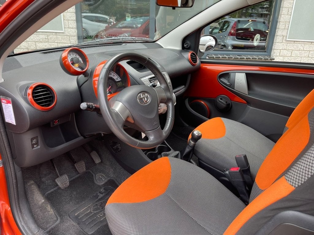 Toyota Aygo 1.0 VVT-i Dyn Facelift Led Nw Apk NAP (bj 2012), Auto's, Euro 5, Gebruikt, Overige kleuren, 4 stoelen
