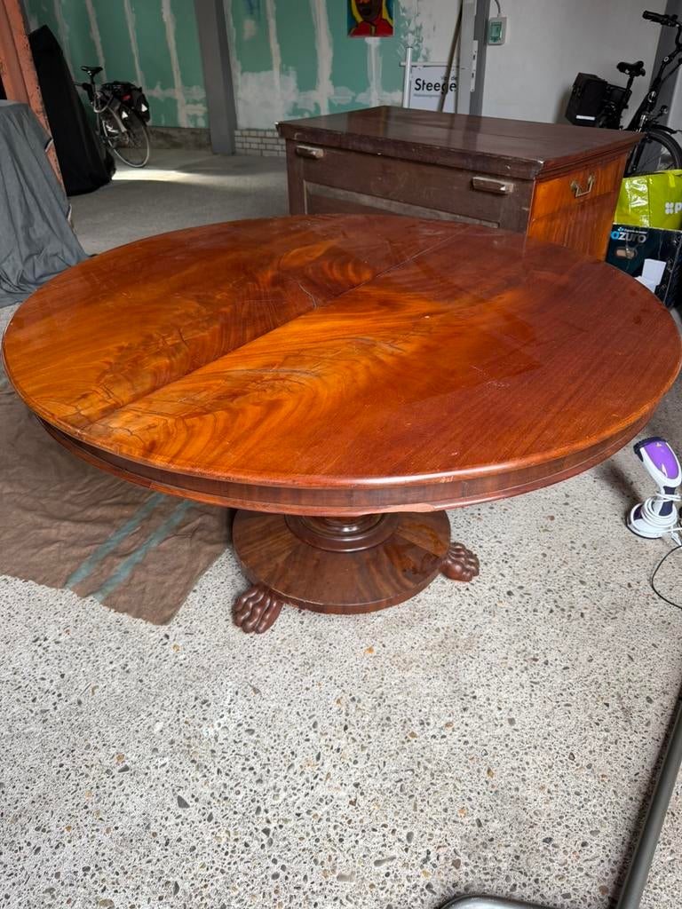 Antieke ronde tafel (met beschadigingen ), Ophalen