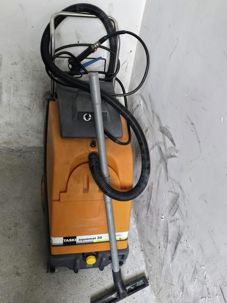 TASKI aquamat 20 Spuit/Zuigmachine, Doe-het-zelf en Verbouw, Reinigingsmachines, Ophalen of Verzenden, Gebruikt, Schrobmachine