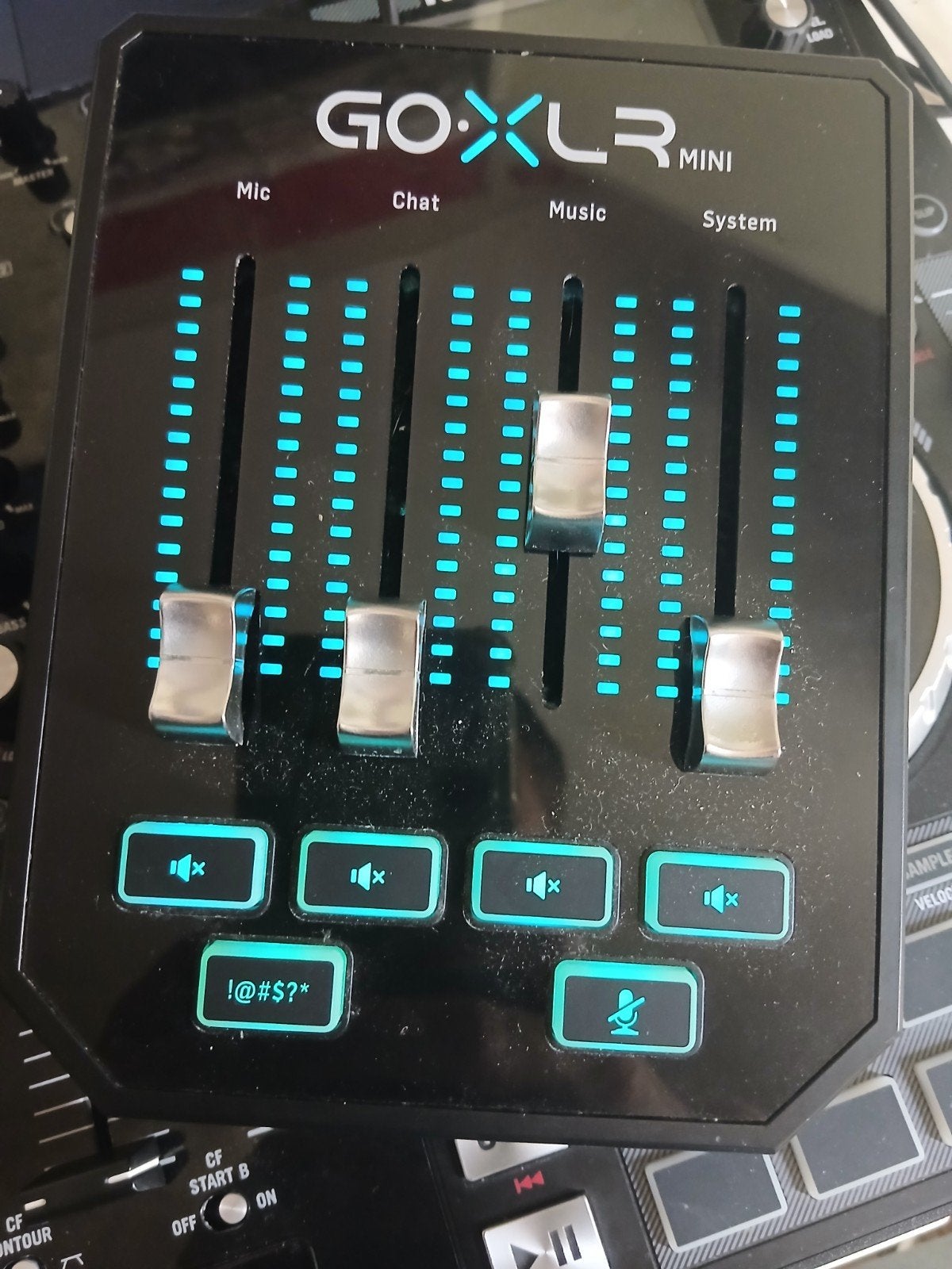 TC-Helicon GoXLR Mini - Mixer voor Streamers en Gamers, Muziek en Instrumenten, Mengpanelen, Zo goed als nieuw, Minder dan 5 kanalen