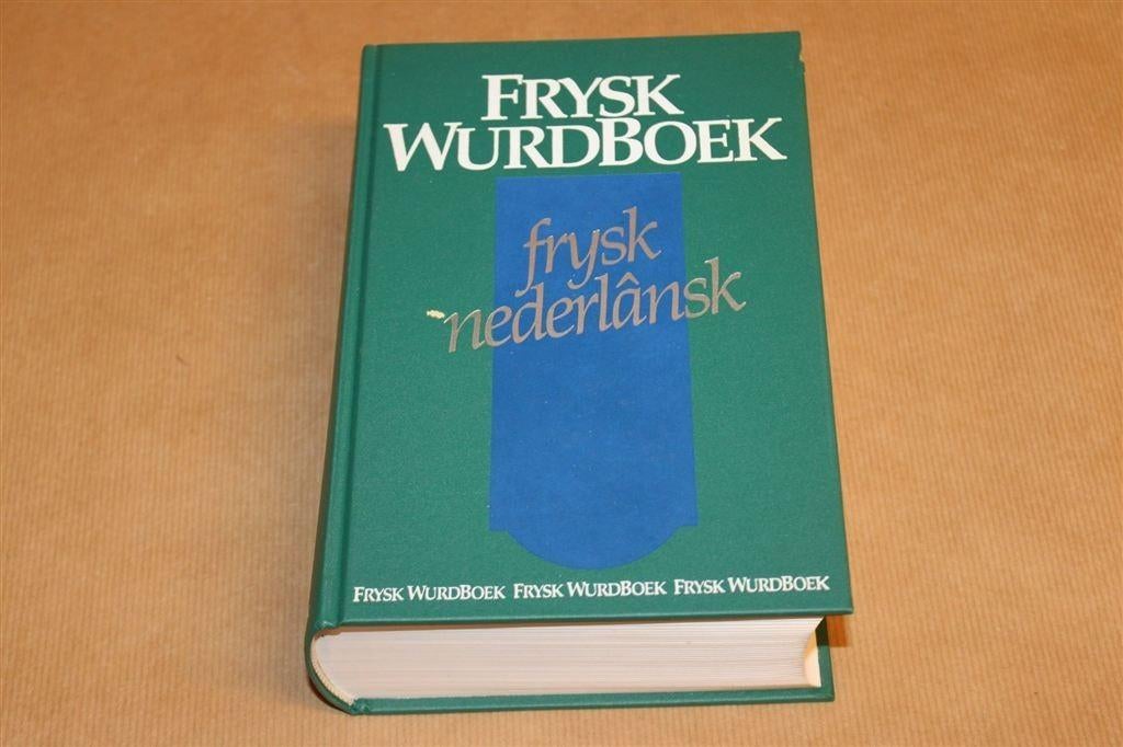 Frysk Wurdboek — Fries-Nederlands Naslagwerk Dik Boek, Ophalen of Verzenden, Gelezen, Van Dale, Nederlands