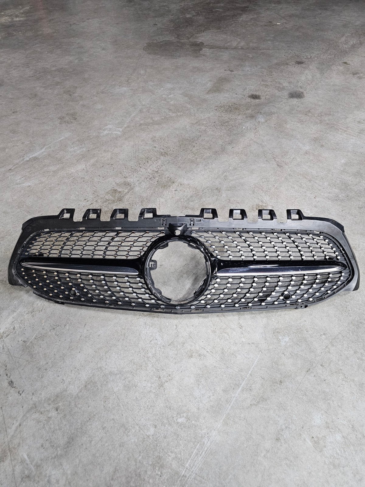 Diamond grill Mercedes A-Klasse V177/w177 met frontcamera, Gebruikt, Voor, Mercedes-Benz, Ophalen of Verzenden