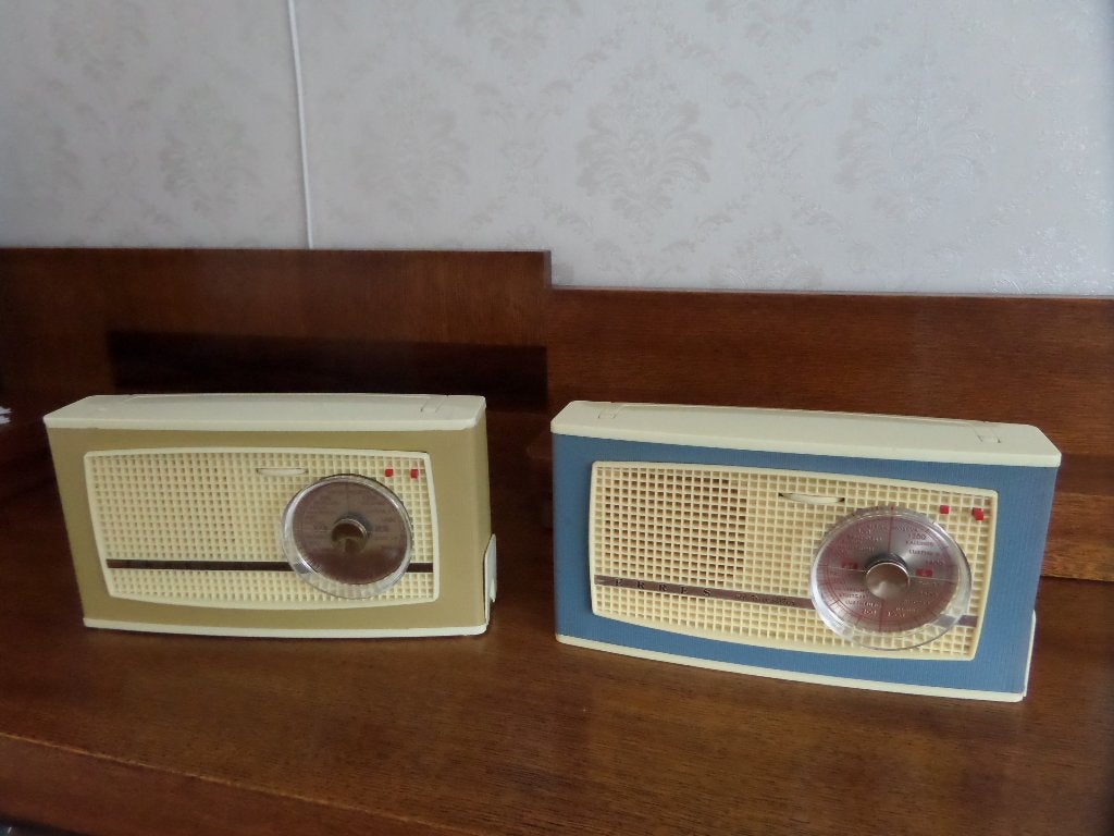 GEVRAAGD Erres Transistor radio type RA620P, Antiek en Kunst, Ophalen of Verzenden