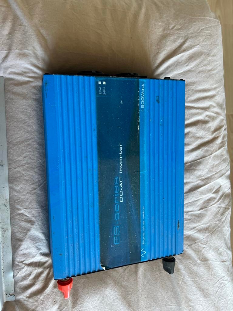 2x 24V naar 220V Omvormer/Inverter voor Vrachtwagens, Ophalen of Verzenden, Gebruikt