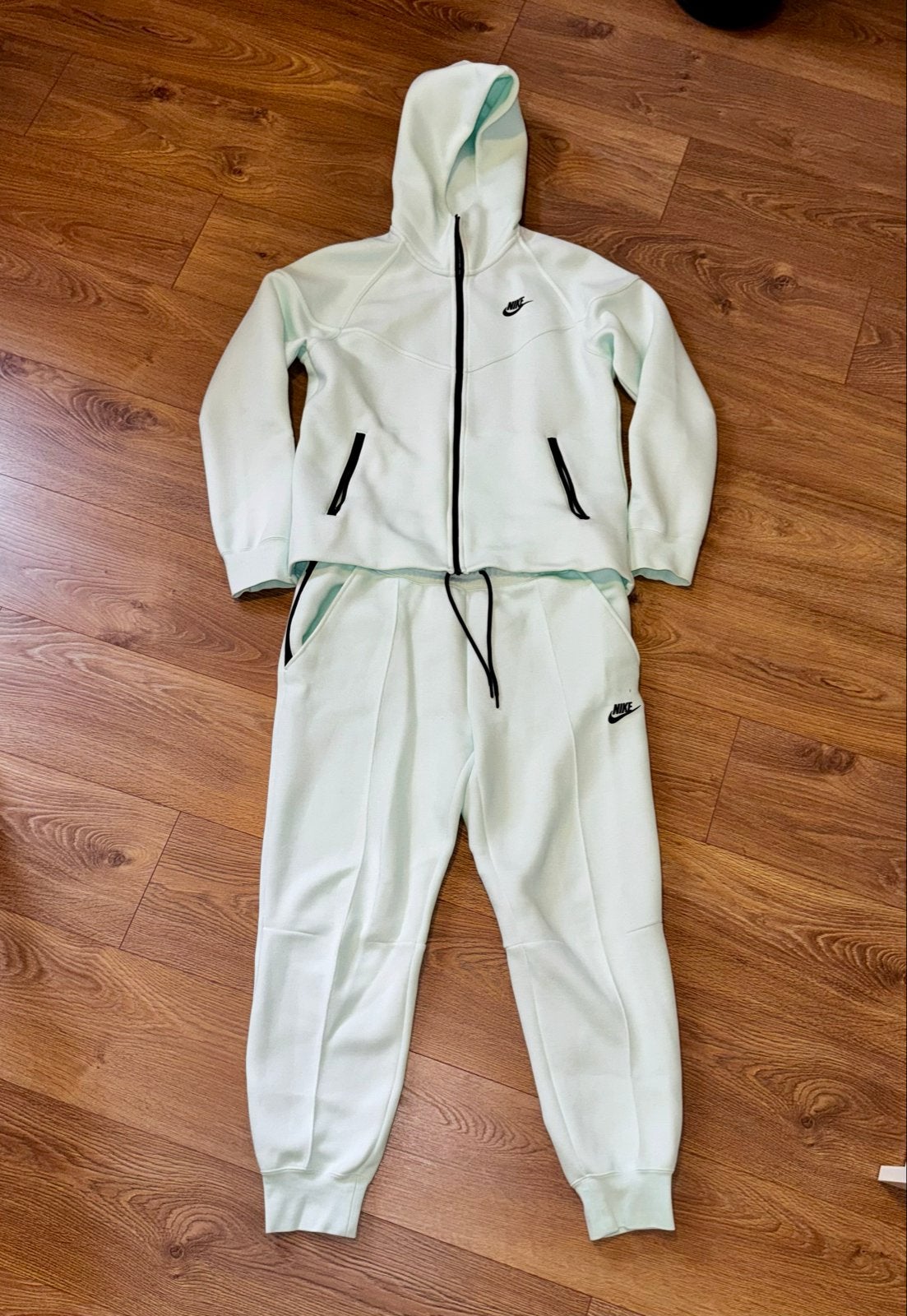 Nike Tech Fleece Trainingspak joggingpak - mintgroen M, Kleding | Dames, Maat 38/40 (M), Overige typen, Ophalen of Verzenden, Zo goed als nieuw