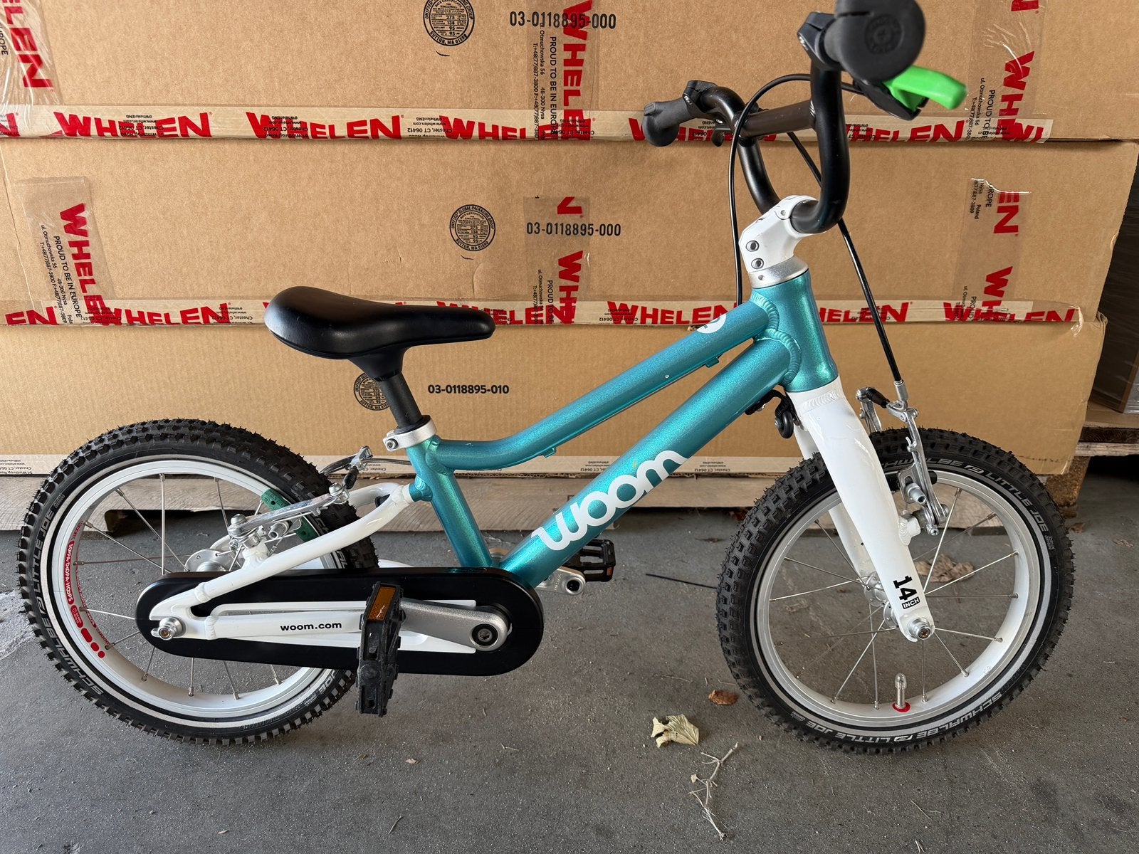 Kinderfiets Woom 2 GO Metallic Turquoise + helm, Fietsen en Brommers, Fietsen | Kinderfietsjes, Ophalen, Zo goed als nieuw, Minder dan 16 inch
