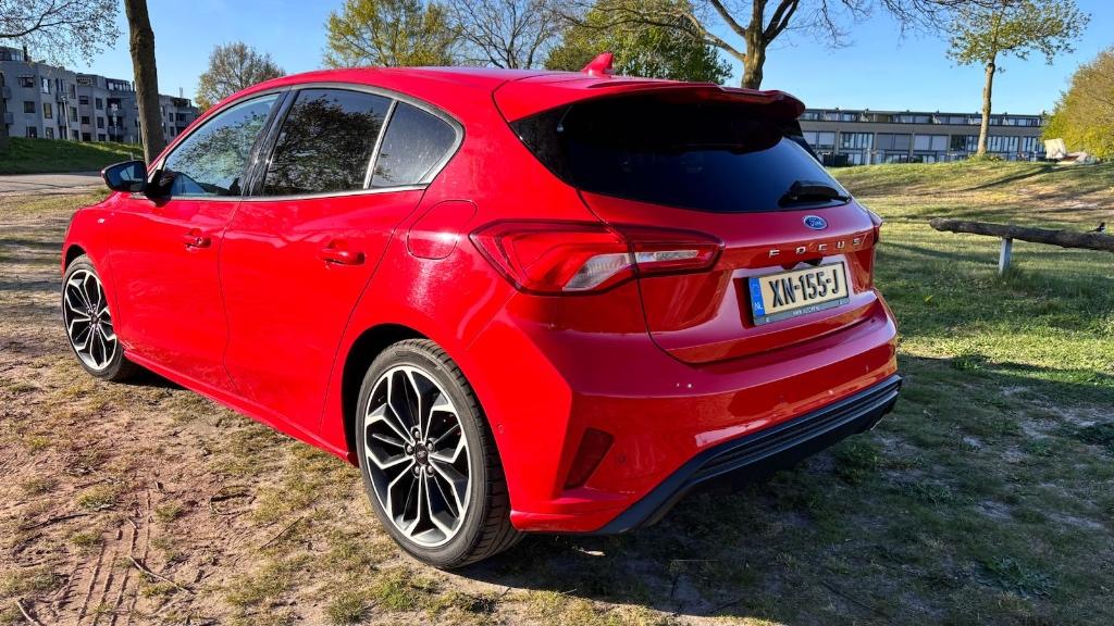 Ford Focus ST-Line 1.0 125PK —  ZUINIG – BOVAG garantie!, Auto's, Ford, Zwart, Origineel Nederlands, Handgeschakeld, Particulier