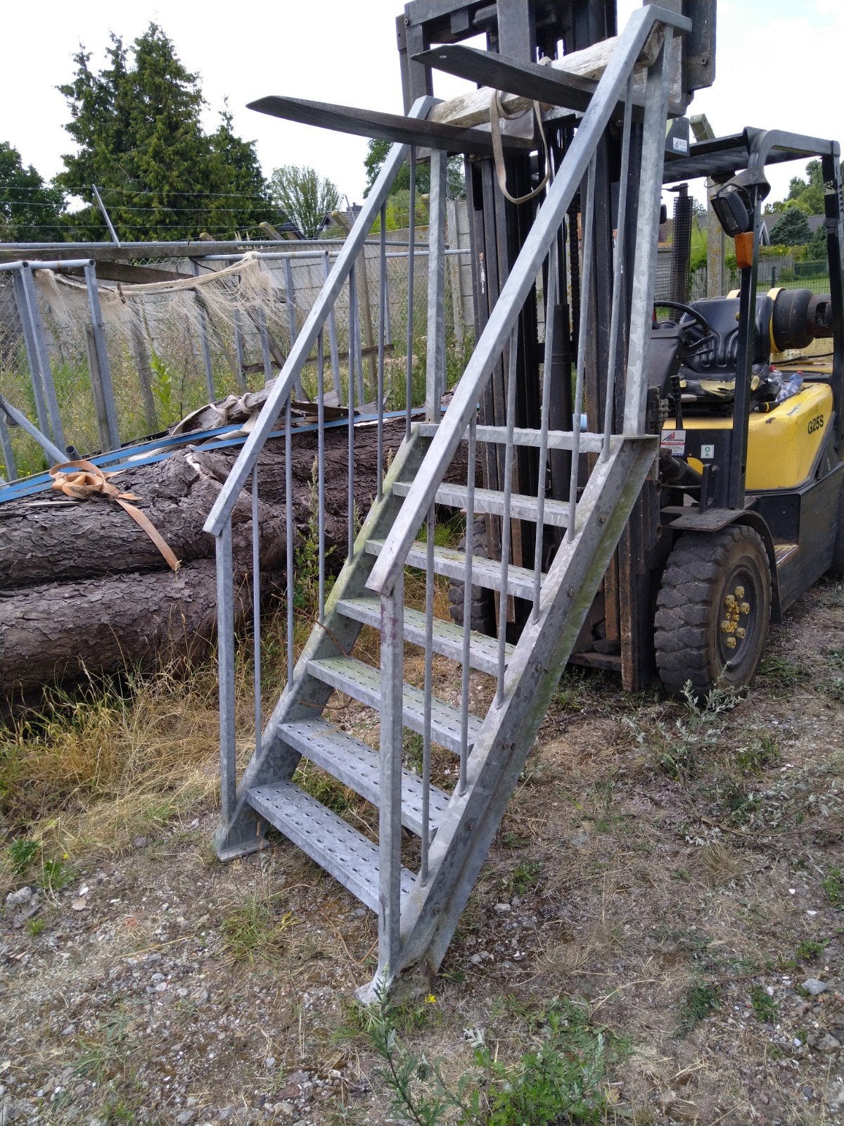 Stevige metalen trap met leuning - Gebruikt, Ophalen of Verzenden, Gebruikt, Trap, Minder dan 2 meter