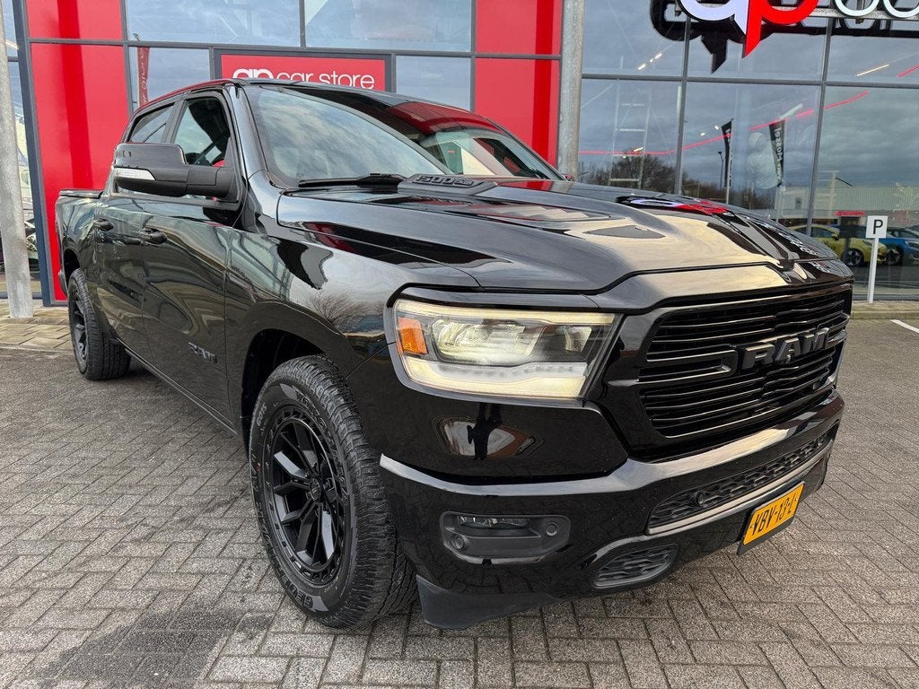 Dodge Ram 1500 5.7 Hemi V8 4x4 Crew Cab Longhorn ACC / Panor, Auto's, Dodge, Automaat, Gebruikt, 5654 cc, Zwart