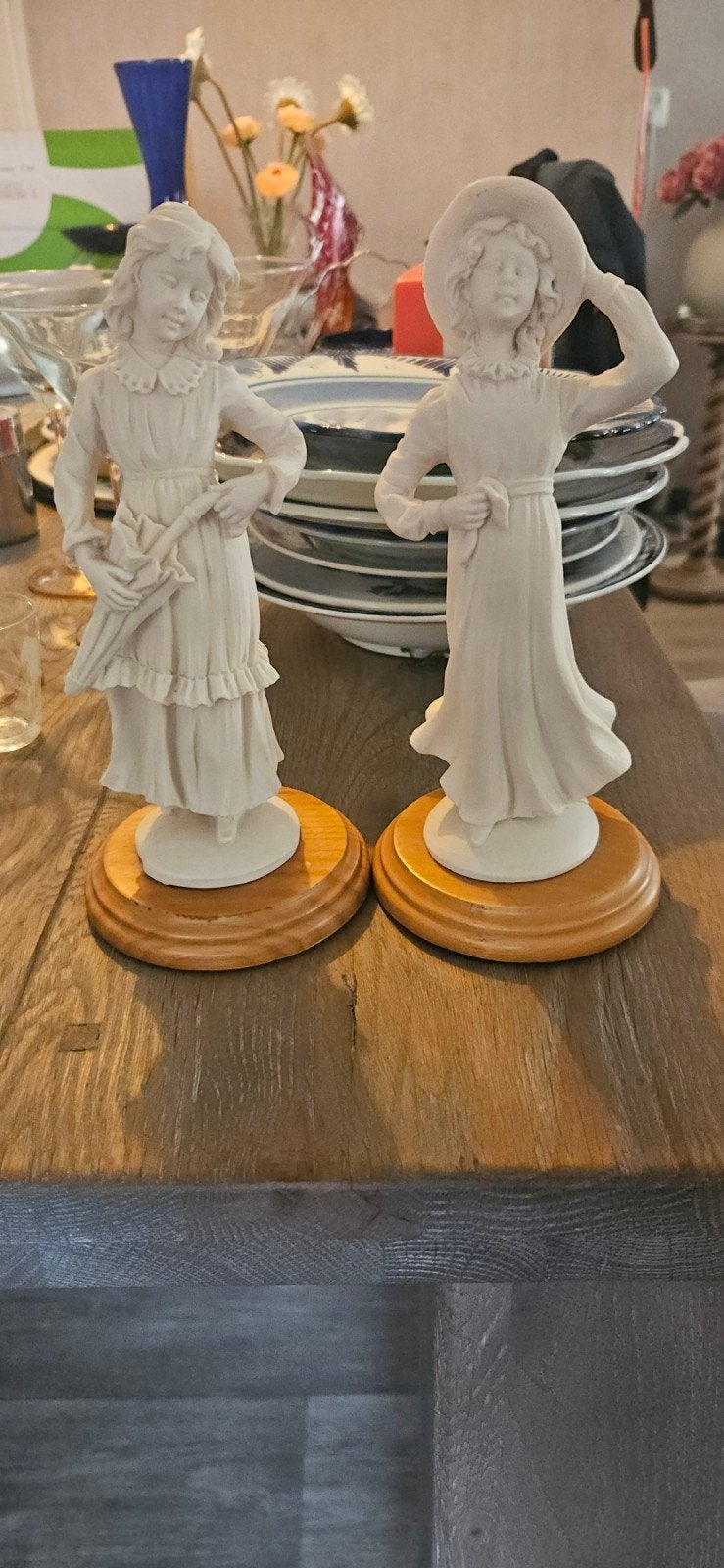 brocante Capodimonte damesbeeldjes - 23 cm hoog, Ophalen, Gebruikt, Mens