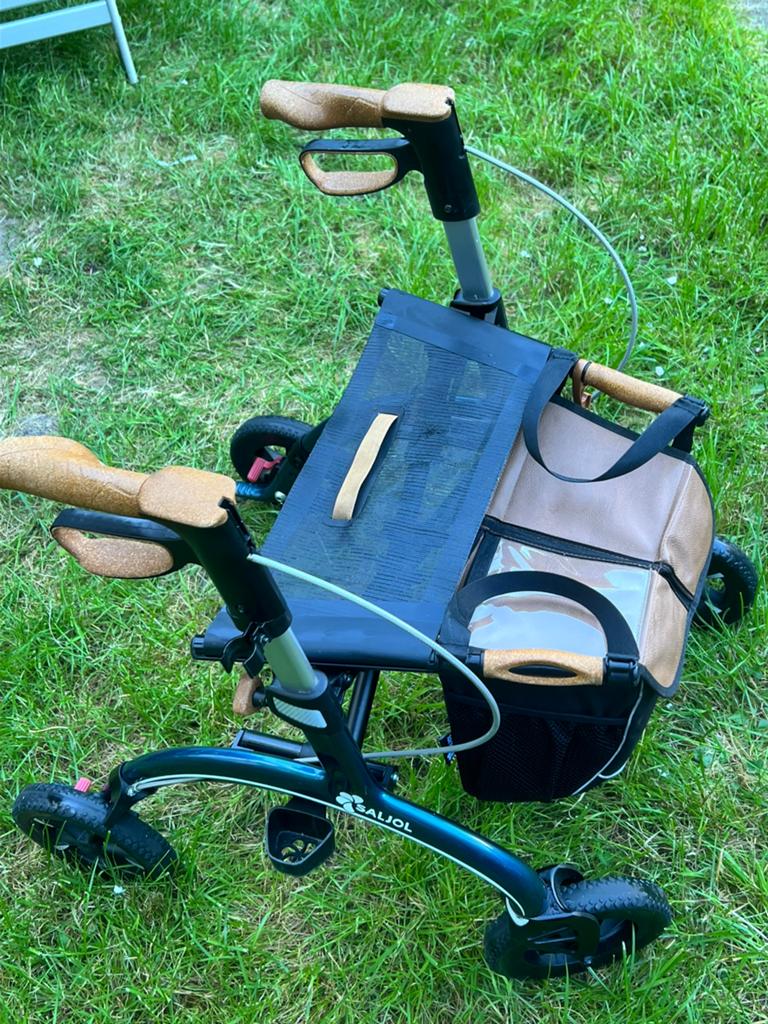 SALJOL ROLLATOR (Carbon), Diversen, Rollators, Ophalen of Verzenden, Opvouwbaar, Zo goed als nieuw