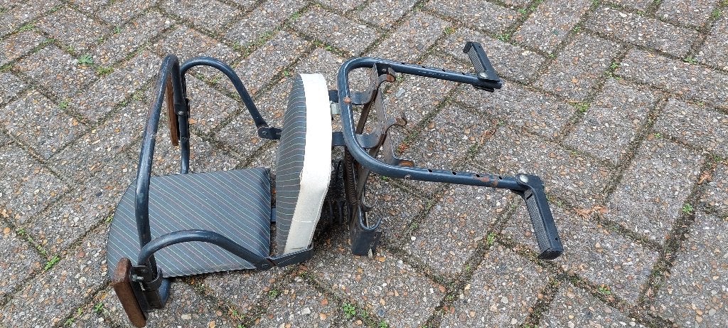 Fietsstoeltje voor achterop bagagedrager met voetsteuntjes, Achterzitje, Ophalen of Verzenden, Gebruikt, Voetsteuntjes