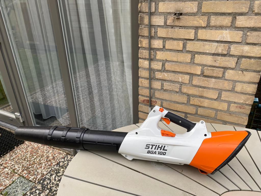 Stihl BGA 100 Bladblazer, Tuin en Terras, Bladblazers, Ophalen, Zo goed als nieuw, Accu