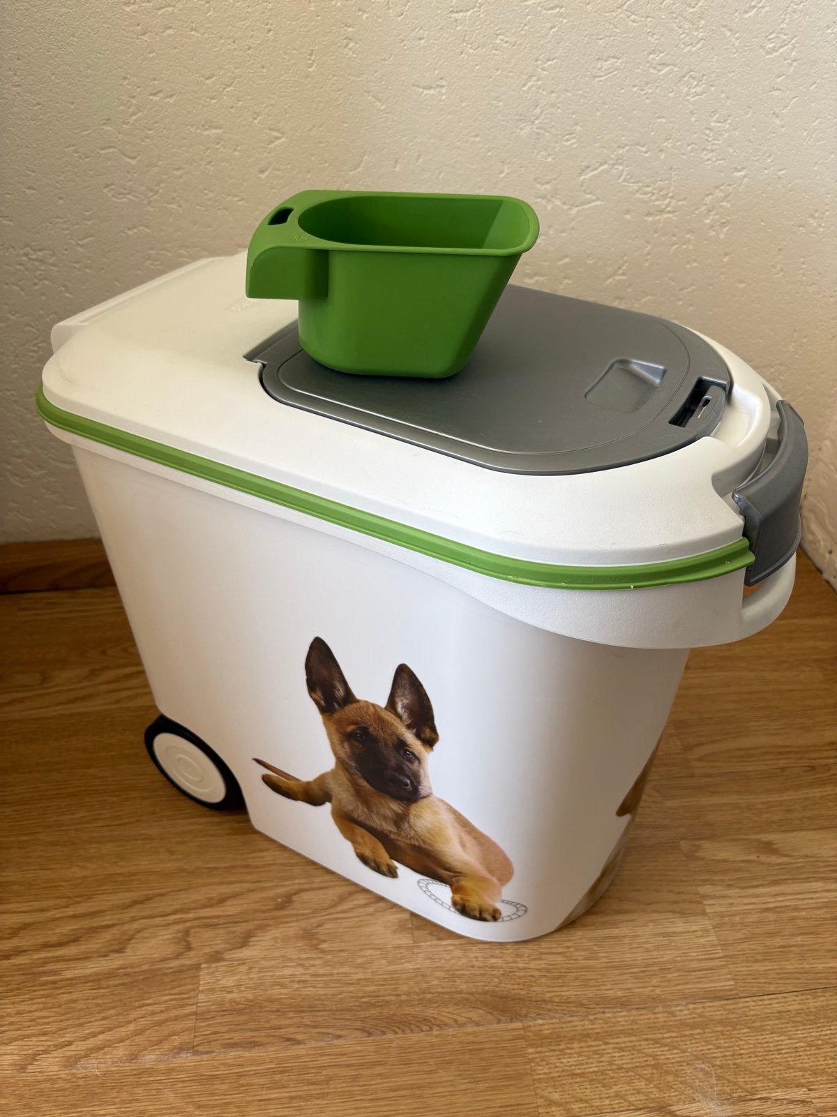 Curver voerton voedselcontainer / Hond  + schrokbak, Ophalen of Verzenden, Hond