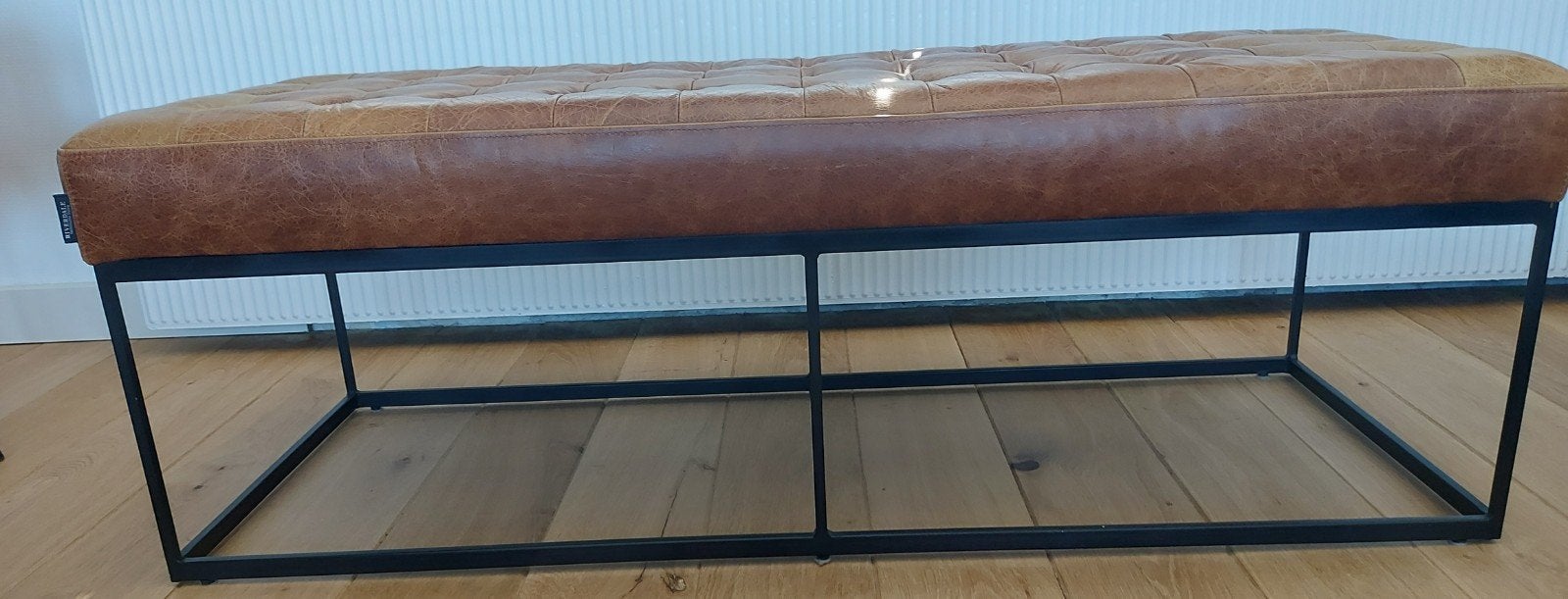 Riverdale Leren Poef/Hocker  met Zwart IJzeren Onderste, Ophalen, Minder dan 50 cm, 100 tot 125 cm, Zo goed als nieuw