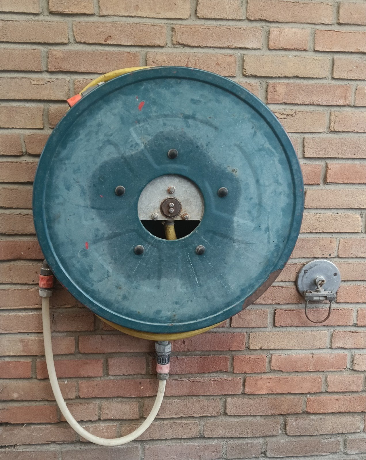 Muurhaspel met 30-35 meter tuinslang, Tuin en Terras, Tuinslangen, Ophalen, Gebruikt, Tuinslanghaspel
