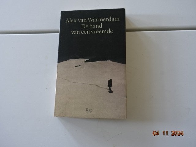 De hand van een vreemde.....Alex Warmerdam, Ophalen of Verzenden, Gelezen, Nederland