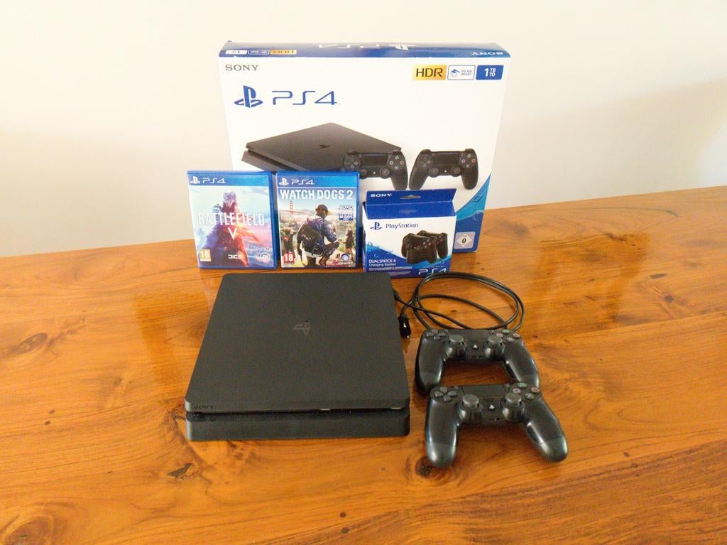 Playstation 4 Slim 1TB 2 controllers, oplaadstation en games, Spelcomputers en Games, Spelcomputers | Sony PlayStation 4, Met games
